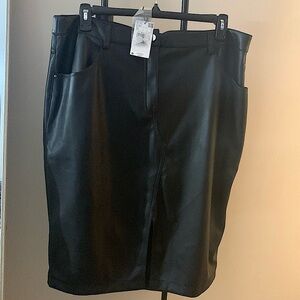 Black Faux Leather Skirt - made by Mango sz XL